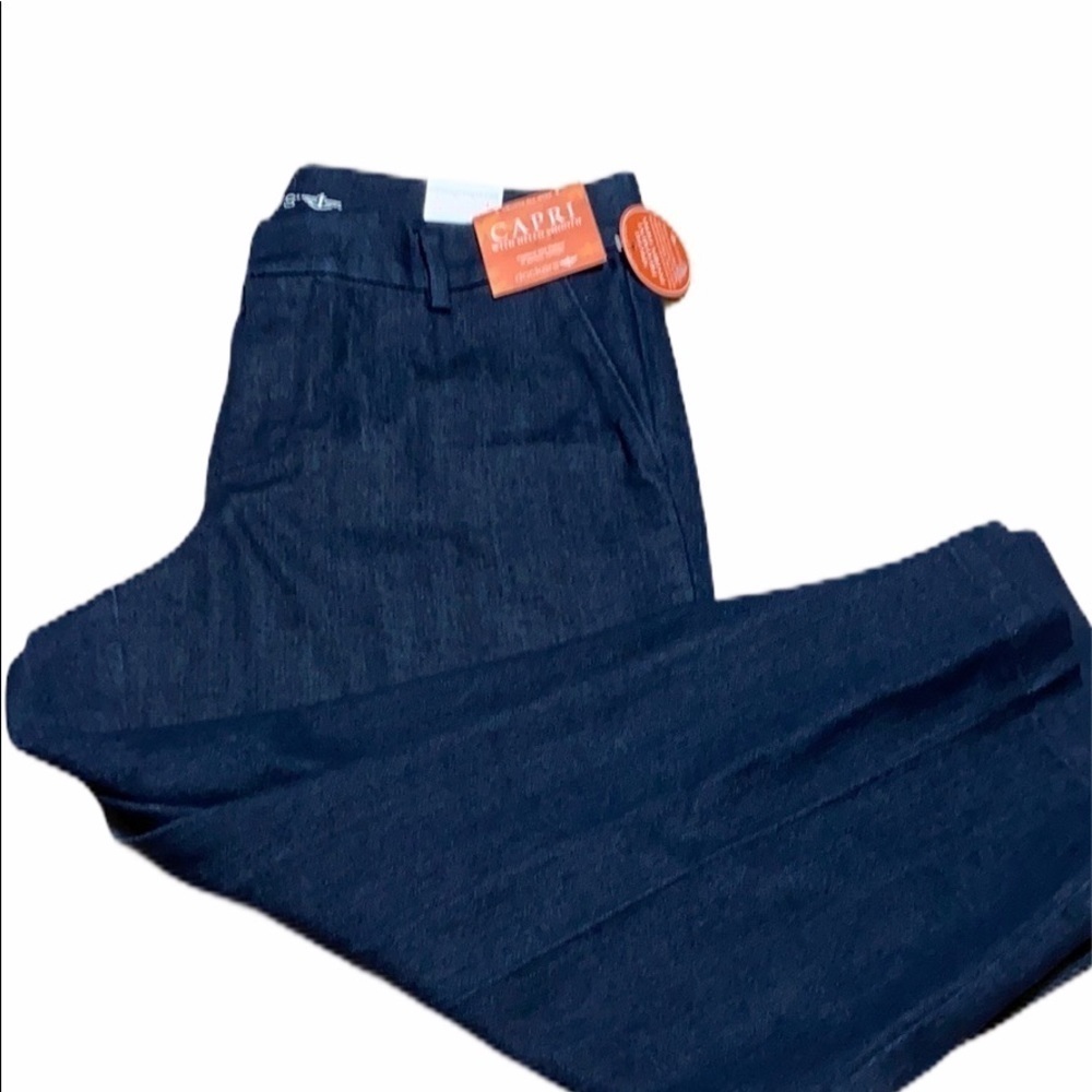 Dockers Hello Smooth Straight Leg Capris